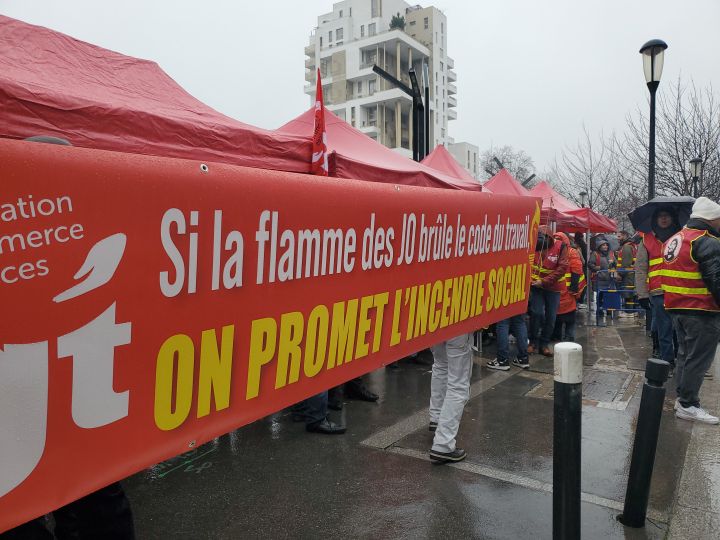 Employees demonstrate in Paris, January 17, 2024,  once morest the measures taken by the government before the Olympic Games.  (STEVEN GOUAILLIER / RADIOFRANCE)