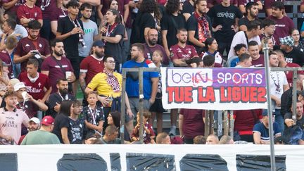 Une banderole à l'encontre de beIN Sports, diffuseur de la Ligue 2, au stade Saint-Symphorien de Metz, le 19 août 2024. (GILLES WIRTZ / LE REPUBLICAIN LORRAIN / MAXPPP)