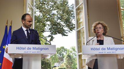 Le Premier ministre Edouard Philippe et la ministre du Travail, Muriel Pénicaud, lors d'une conférence de presse présentant les ordonnances réformant le Code du travail, jeudi 31 août à Paris.&nbsp; (ALAIN JOCARD / AFP)