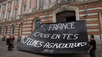 &nbsp; (Les Jeunes Agriculteurs demandent le soutien des élus. Photo d'illustration © Maxppp)