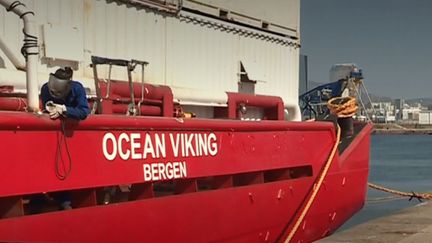 Depuis Marseille (Bouches-du-Rhône), l'Ocean Viking va remplacer l'Aquarius qui avait cessé ses missions l'année dernière. Avec une capacité de 300 rescapés, le bateau va tenter de sauver des migrants de la noyade en Méditerranée. (FRANCE 3)