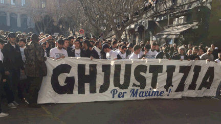 &nbsp; ("Justice pour Maxime", ont scandé des centaines de supporters dans les rues de Bastia © Radio France)