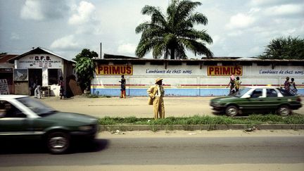 Né en 1970, Héctor Mediavilla vit et travaille entre Barcelone et Guanajuato (Mexique). Des Sapeurs de Brazzaville au commerce de la coca en Bolivie, des derniers liftiers de Mexico aux cérémonies religieuses mexicaines, il documente la vie des hommes et des femmes des pays d’Afrique et d’Amérique
 (Hector Mediavilla)