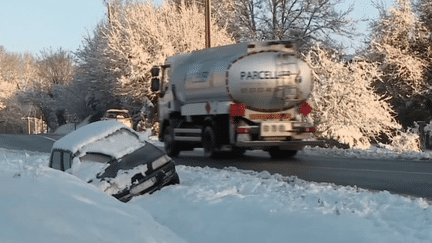 La neige est tombée en abondance, en Occitanie et en Dordogne, dans la nuit du jeudi 19 au vendredi 20 janvier. La circulation était difficile sur certaines routes. Par sécurité, les transports scolaires ont été suspendus. (France 3)