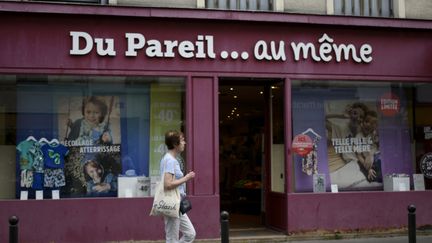 Un magasin de l'enseigne de prêt-à-porter pour enfants Du Pareil Au Même à Paris, le 7 juin 2023. (MAGALI COHEN / HANS LUCAS / AFP)