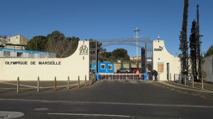 L'entrée du centre d'entraînement de l'Olympique de Marseille, dans les Bouches-du-Rhône, le 31 janvier 2021. (NICOLAS TUCAT / AFP)