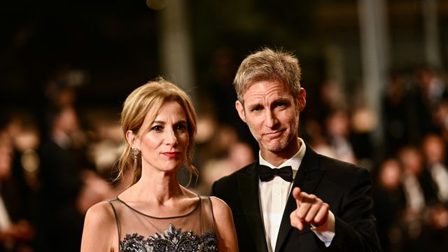 In addition to spending the day in dark rooms, Damian Szifron puts on a show for photographers.  The Argentinian director is a member of the jury of the 76th edition of the Cannes Film Festival and will have the heavy task of deciding between the 21 films in competition.  (LOIC VENANCE / AFP)