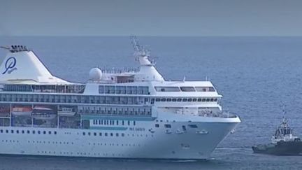 Polynésie : 340 croisiéristes confinés sur leur paquebot