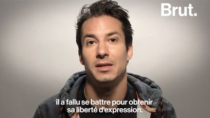 Il a été découvert par le grand public grâce à l'émission "On n'demande qu'à en rire". Certaines questions agacent l'artiste, il a décidé de les commenter.