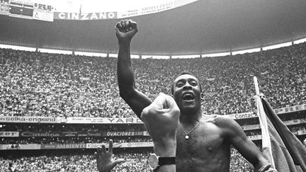 Le roi Pelé porté en triomphe lors de la coupe du Monde 1970 à Mexico
 (Sven Simon / AFP)