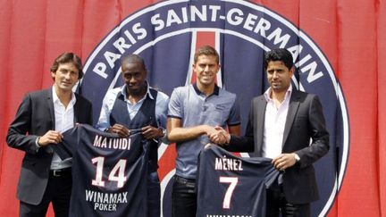 Leonardo (à gauche) et Nasser Al-Khelaifi ont transformé le PSG en quelques semaines