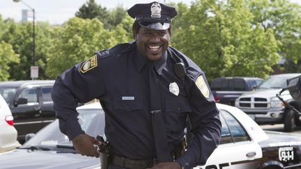 L'ancien basketteur Saquille O'Neal a d&eacute;j&agrave; port&eacute; l'uniforme de policier dans le film "Copains pour toujours 2" en 2013. (KOBAL / AFP)