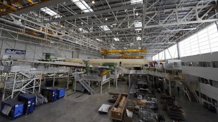 Un atelier Airbus sur le site de Colomiers, pr&egrave;s de Toulouse (Haute-Garonne), le 30 ao&ucirc;t 2013.&nbsp; (PASCAL PAVANI / AFP)