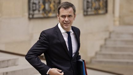 Le ministre de la Santé, Olivier Véran, le 7 juillet 2021, au palais de l'Elysée, à Paris. (LUDOVIC MARIN / AFP)