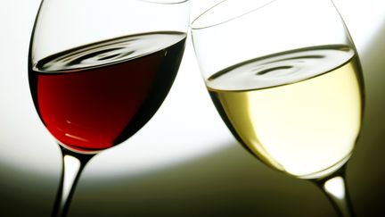 Regarder la vidéo Alimentation et santé : vin rouge ou vin blanc, quels pesticides dans le verre ?