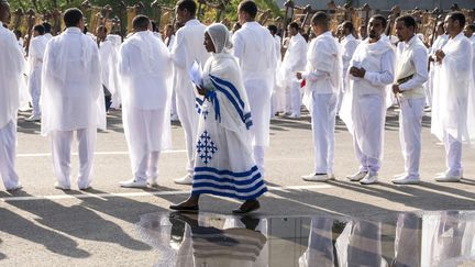 Les fidèles de l'église orthodoxe éthiopienne sur la place Meskel pour les célébrations de leur grande fête religieuse organisée à Addis-Abeba, le 27 septembre 2019. (EYERUSALEM JIREGNA / AFP)