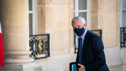 Le ministre français de l'Economie, Bruno Le&nbsp;Maire, à l'entrée du palais de l'Elysee, à Paris, le 19 juillet 2021. (XOSE BOUZAS / HANS LUCAS / AFP)