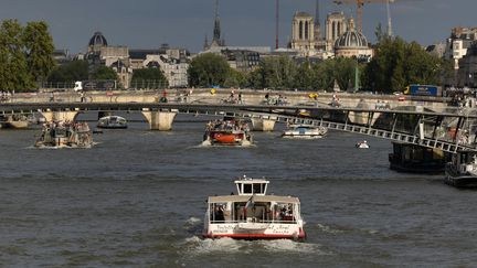 La Seine doit accueillir des épreuves de natation, de triathlon et de paratriathlon, à l'occasion des Jeux olympiques et paralympiques de 2024. (JOEL SAGET / AFP)