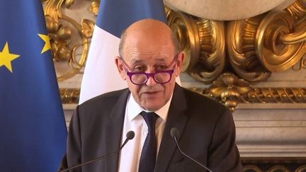 Jean-Yves Le Drian prononce son discours de départ du ministère des Affaires étrangères, le 21 mai 2022, à Paris. (FRANCEINFO)