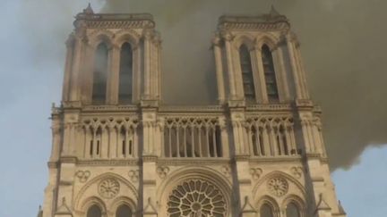 Pollution au plomb : difficile de mettre Notre-Dame "sous cloche" (&copy; Pompiers de Paris)