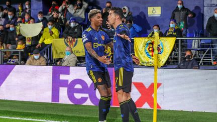 Cristiano Ronaldo félicité par Marcus Rashford après son but&nbsp;lors de Villarreal-Manchester United en Ligue des champions le 23 novembre 2021. (NIGEL KEENE / PROSPORTSIMAGES)