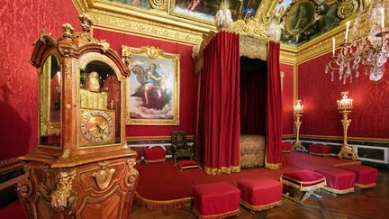 Le pendule de Morand, dans l'une des chambres du roi, à Versailles, en mai 2022. (MATTES RENE / HEMIS / AFP)