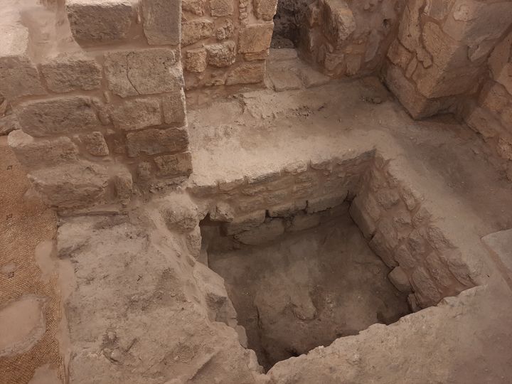 From the sauna, the remains of a Byzantine church can be observed.  (Frederic Metezeau / Radiofrance)