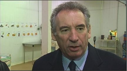 François Bayrou, le 27 décembre 2011, sur un chantier d'insertion à Rungis. (France 2)