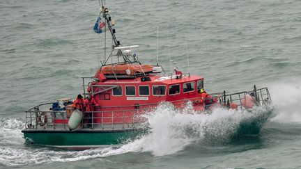 Un bateau de la SNSM, au large de Calais, le 25 janvier 2019 (PHILIPPE HUGUEN / AFP)