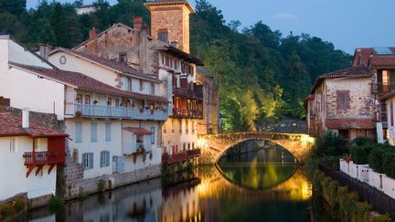 Saint-Jean-Pied-de-Port (Pyrénées-Atlantiques), à la tombée de la nuit, le 11 aout 2015. (DOMINIQUE ZINTZMEYER/ONLYFRANCE. / ONLY FRANCE)