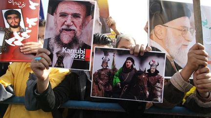 Les partisans du régime iranien manifestent à Téhéran contre l'opposition, vendredi 18 février 2011. (AFP - Atta Kenare)