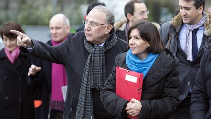 La maire socialiste Anne Hidalgo avec Pierre Aidenbaum le 19 février 2014 à Paris. (JOEL SAGET / AFP)