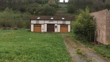 Un hangar à Lengelsheim en Moselle où ont eu lieu des concerts organisés par des néo-nazis&nbsp;allemands en 2017. (OLIVIER VOGEL / FRANCE BLEU ALSACE / RADIO FRANCE)