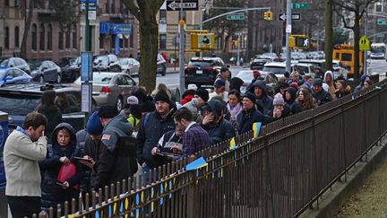 Des réfugiés ukrainiens à New-York, le 1er février 2023. (ANGELA WEISS / AFP)