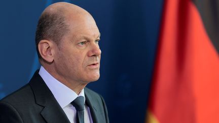 Le chancelier allemand, Olaf Scholz, lors d'une conférence de presse à&nbsp;Berlin (Allemagne), le 3 avril 2022.&nbsp; (HANNIBAL HANSCHKE / POOL / AFP)