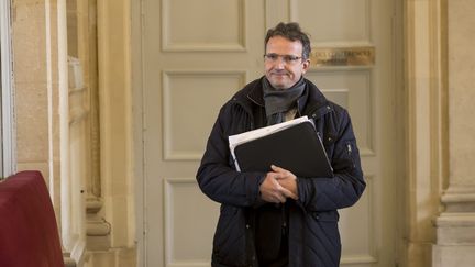 Le député écologiste François-Michel Lambert dans la salle des quatre colonnes de l'Assemblée nationale, le 16 mars 2016. (MAXPPP)