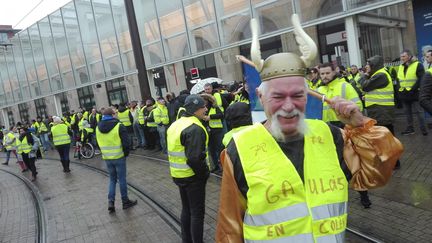 Manifestation entre la gare et la préfecture&nbsp;du Mans le 1er décembre. (RUDDY GUILMIN / FRANCE-BLEU MAINE)