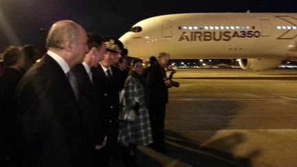 &nbsp; (Laurent Fabius, tôt jeudi matin à Roissy, pour accueillir des Français rapatriés du Népal © Radio France/ B.Illy)