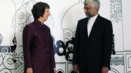 La chef de la diplomatie europ&eacute;enne Catherine Ashton et le chef des n&eacute;gociations iranien Sa&iuml;d Jalili, le 23 mai &agrave; Bagdad.&nbsp; (REUTERS  )