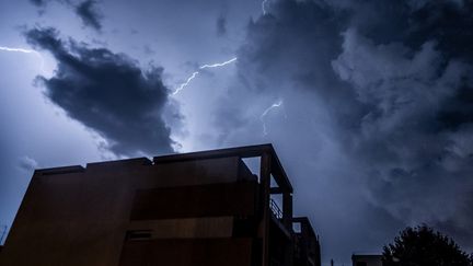 Un orage après une canicule, en région parisienne, le 12 août 2020. (ARTHUR N. ORCHARD / HANS LUCAS / AFP)