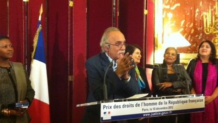 Michel Warschawski lors de la réception du Prix des droits de l'Homme de la République française, en présence de Christiane Taubira. (PM)