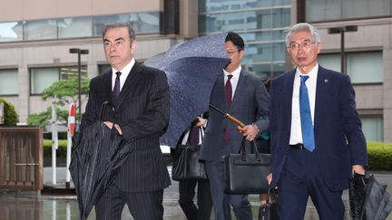 Carlos Ghosn se rend à son audience au tribunal de Tokyo (Japon), le 24 juin 2019.&nbsp; (MASAHIRO SUGIMOTO / YOMIURI / AFP)