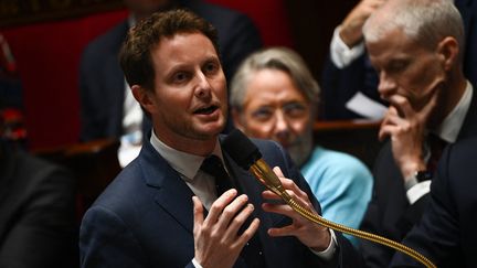 Le ministre délégué aux Transports, Clément Beaune, le 23 mai 2023 à l'Assemblée nationale à Paris. (CHRISTOPHE ARCHAMBAULT / AFP)