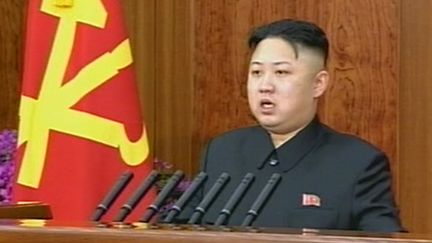 Kim Jong-un, le dirigeant nord-cor&eacute;en, lors de son allocution retransmise par la t&eacute;l&eacute;vision officielle, le 1er janvier 2013. (NORTH KOREAN TV / AFP)