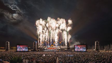 Musique classique et effets pyrotechniques pour le festival Un violon sur la plage.
 (Ph.Souchard/Production 114)