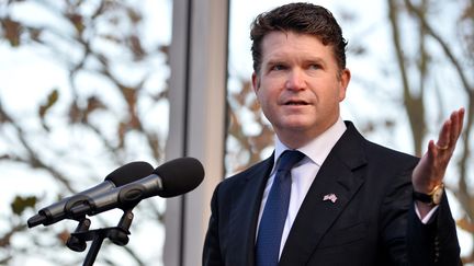 L'ambassadeur des Etats-Unis au Royaume-Uni, Matthew Barzun, lors d'une c&eacute;r&eacute;monie &agrave; Runnymede, le 22 novembre 2013. (BEN STANSALL / AFP)