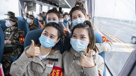 Des personnels de santé quittent Wuhan le 22 mars 2020, l'épidémie de coronavirus étant stoppée (CAI YANG / XINHUA)