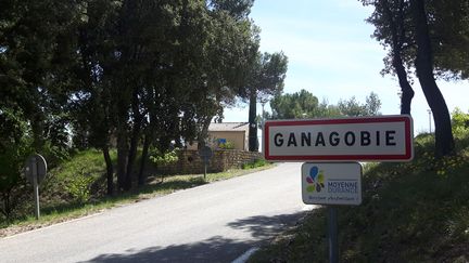 Le village de Ganagobie, dans les Alpes-de-Haute-Provence, où Yannis Moré a disparu le 2 mai 1989. (SEBASTIEN BAER / RADIO FRANCE)