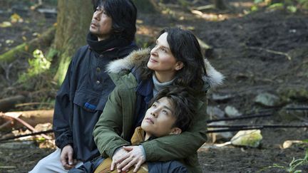 Juliette Binoche, Masatoshi Nagase, Takanori Iwat dans "Voyage à Yoshino" de Naomie Kawase
 (Haut et Court)