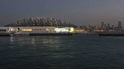 Vue du Louvre Abu Dhabi, dans la capitale des Emirats arabes unis, le 6 novembre 2017.&nbsp;&nbsp; (KAMRAN JEBREILI / AP / SIPA)